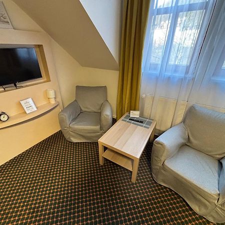 Excellent Apartments In Spa City Center 5 Min Walk From The Colonnade كارلوفي فاري المظهر الخارجي الصورة