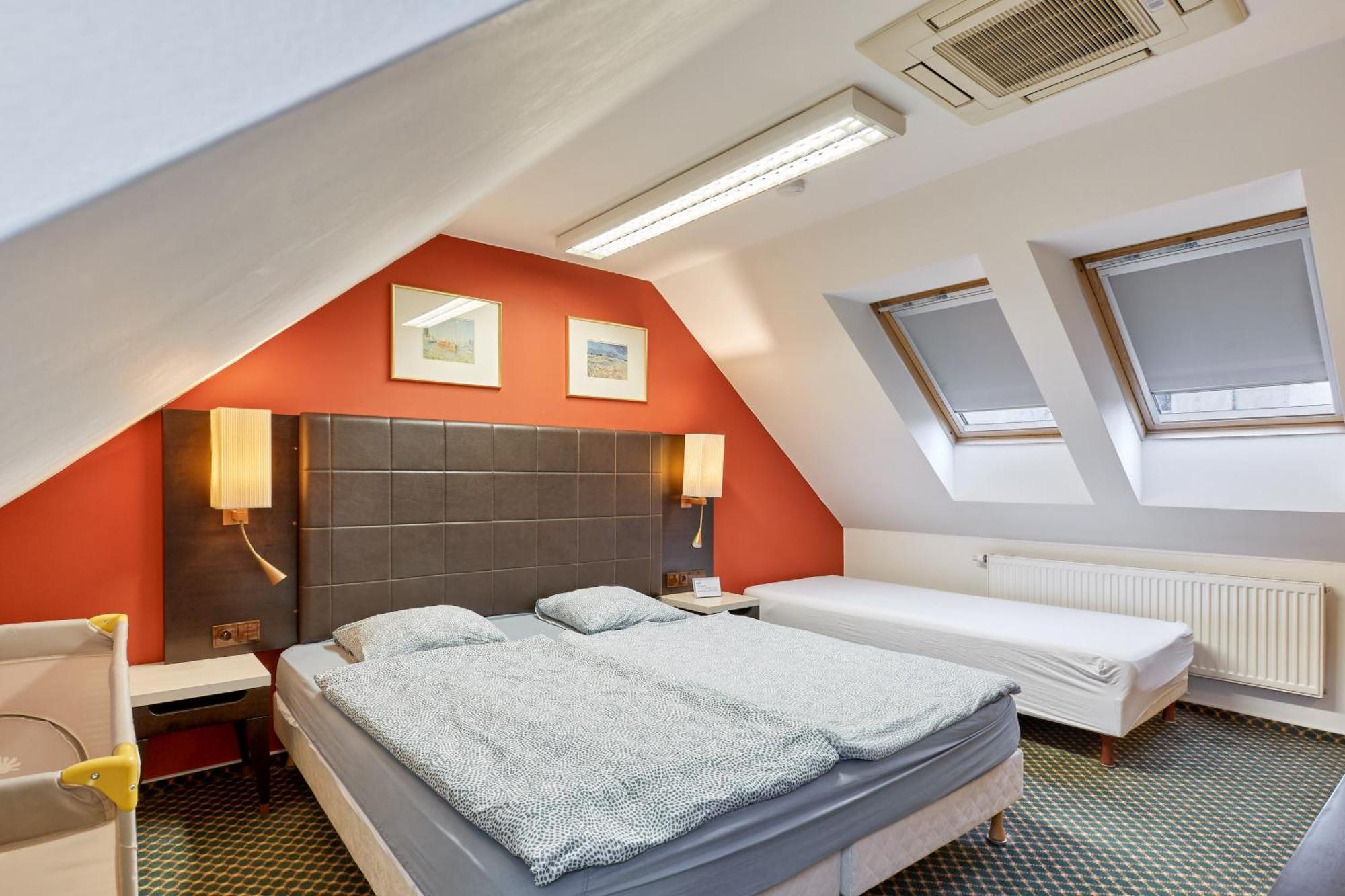 Excellent Apartments In Spa City Center 5 Min Walk From The Colonnade كارلوفي فاري المظهر الخارجي الصورة